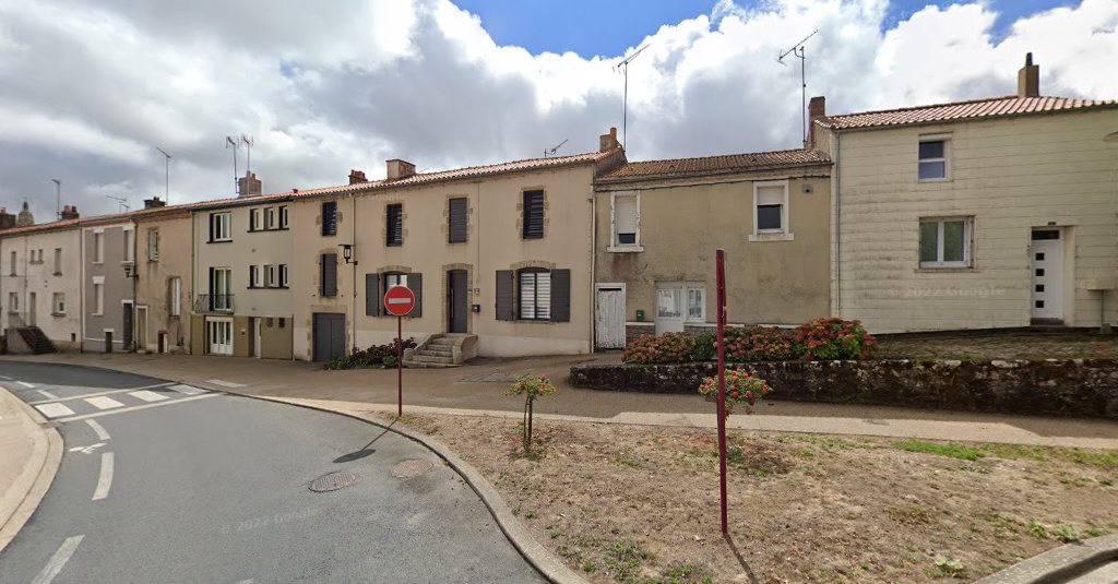 La maison d'en face à Saint-Laurent-sur-Sèvre (Vendée 85)