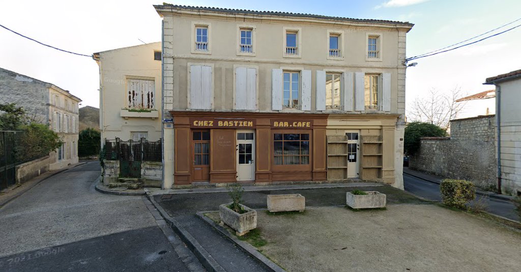 Chez Bastien Bar Cafe à Saint-Jean-d'Angély (Charente-Maritime 17)