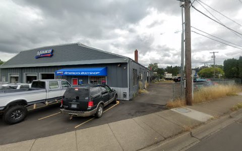 Auto Body Shop «Maaco Collision Repair & Auto Painting», reviews and photos, 1465 Railroad Blvd, Eugene, OR 97402, USA