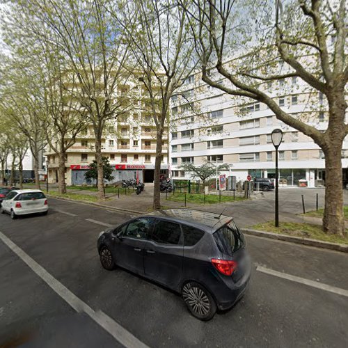 Borne de recharge de véhicules électriques TotalEnergies Charging Station Boulogne-Billancourt