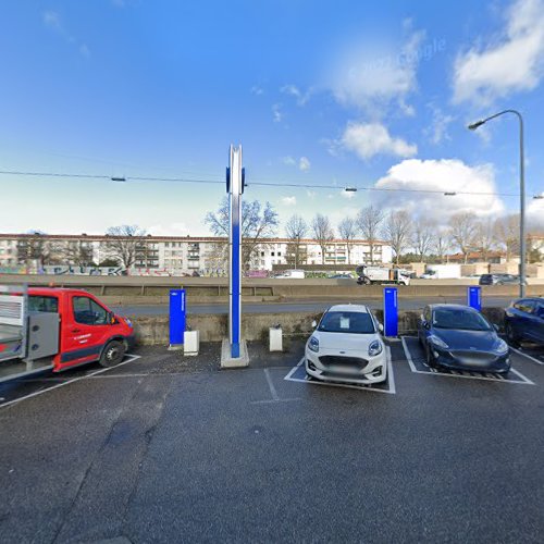 Borne de recharge de véhicules électriques VIRTA Charging Station Vénissieux
